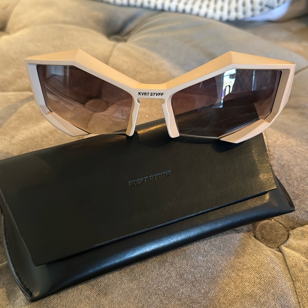 KVRT STVFF TAN/NUDE COLORED SUNGLASSES